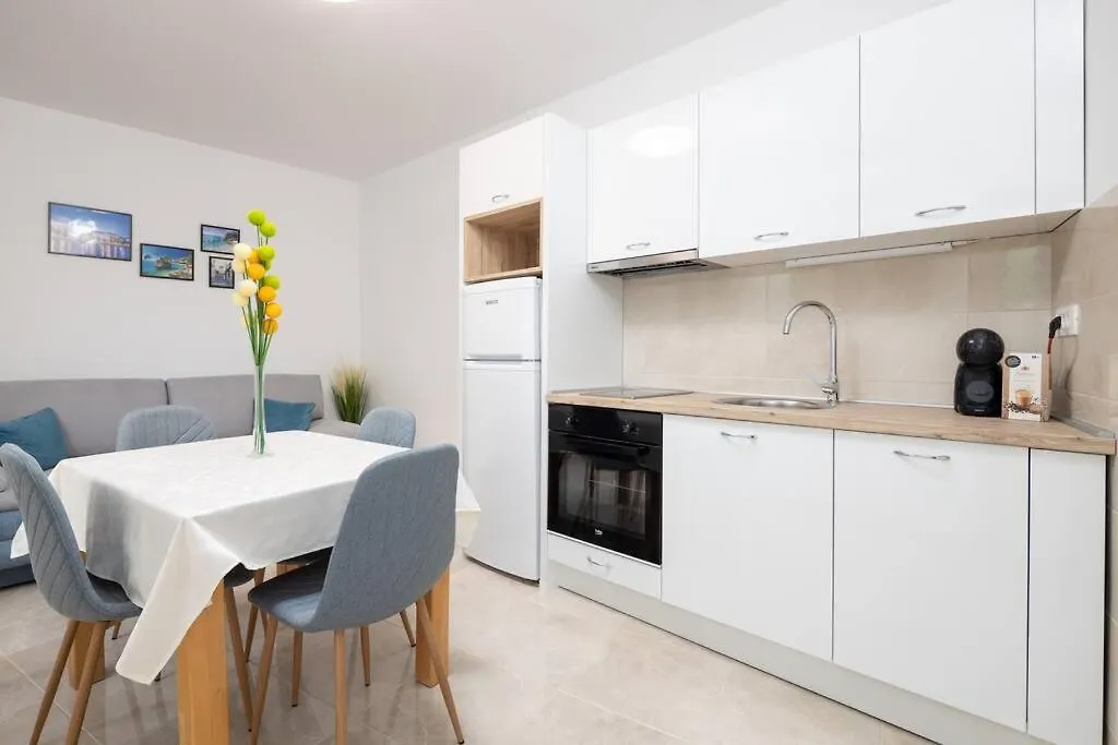 Lovely Central Apartment Ivana With Terrace Split