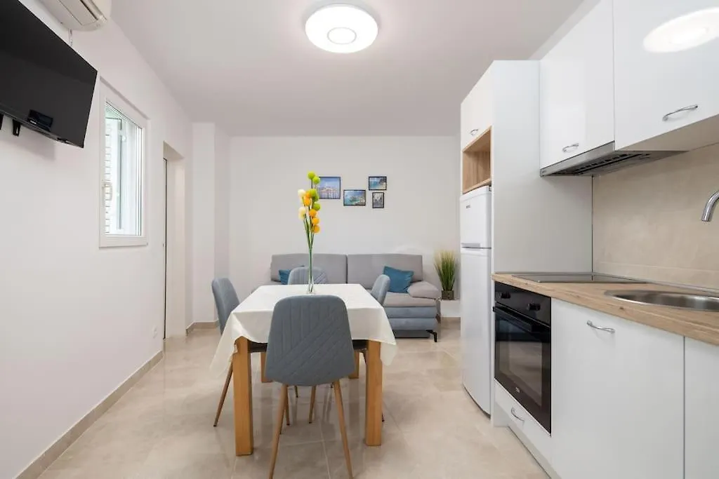 Lovely Central Apartment Ivana With Terrace Split