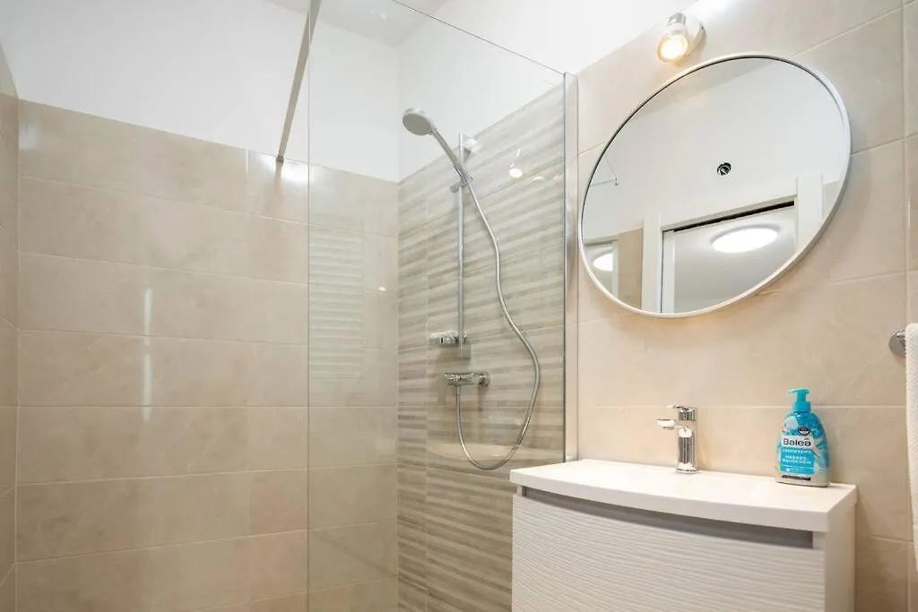 Lovely Central Apartment Ivana With Terrace Split