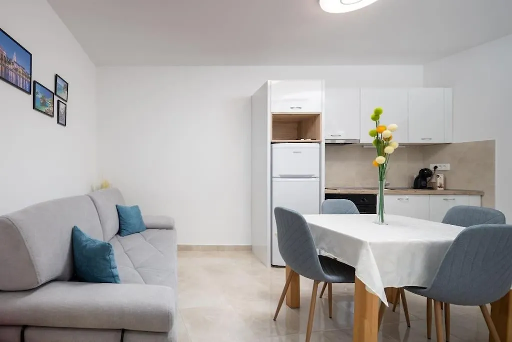 Lovely Central Apartment Ivana With Terrace Split