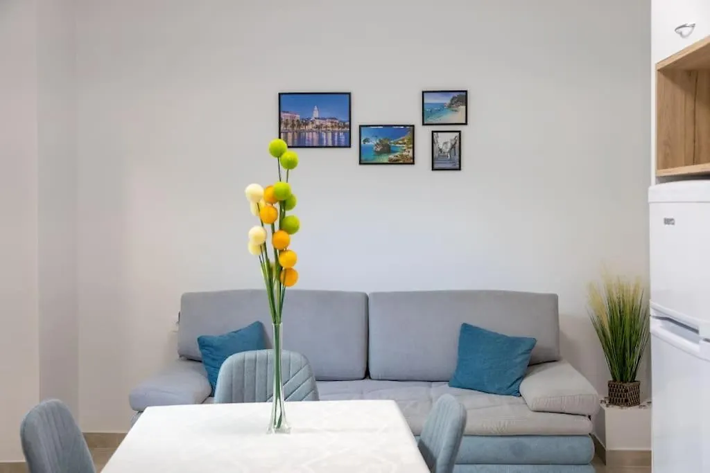 Lovely Central Apartment Ivana With Terrace Split