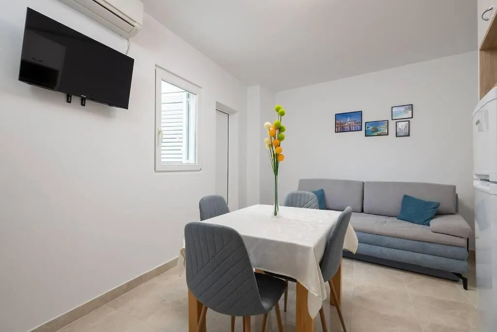 Lovely Central Apartment Ivana With Terrace Split